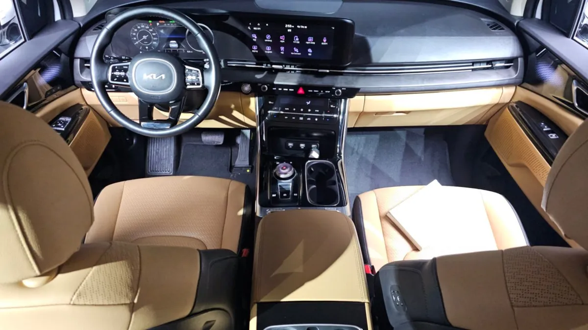 KIA CARNIVAL 9-SEATER SIGNATURE 2021
