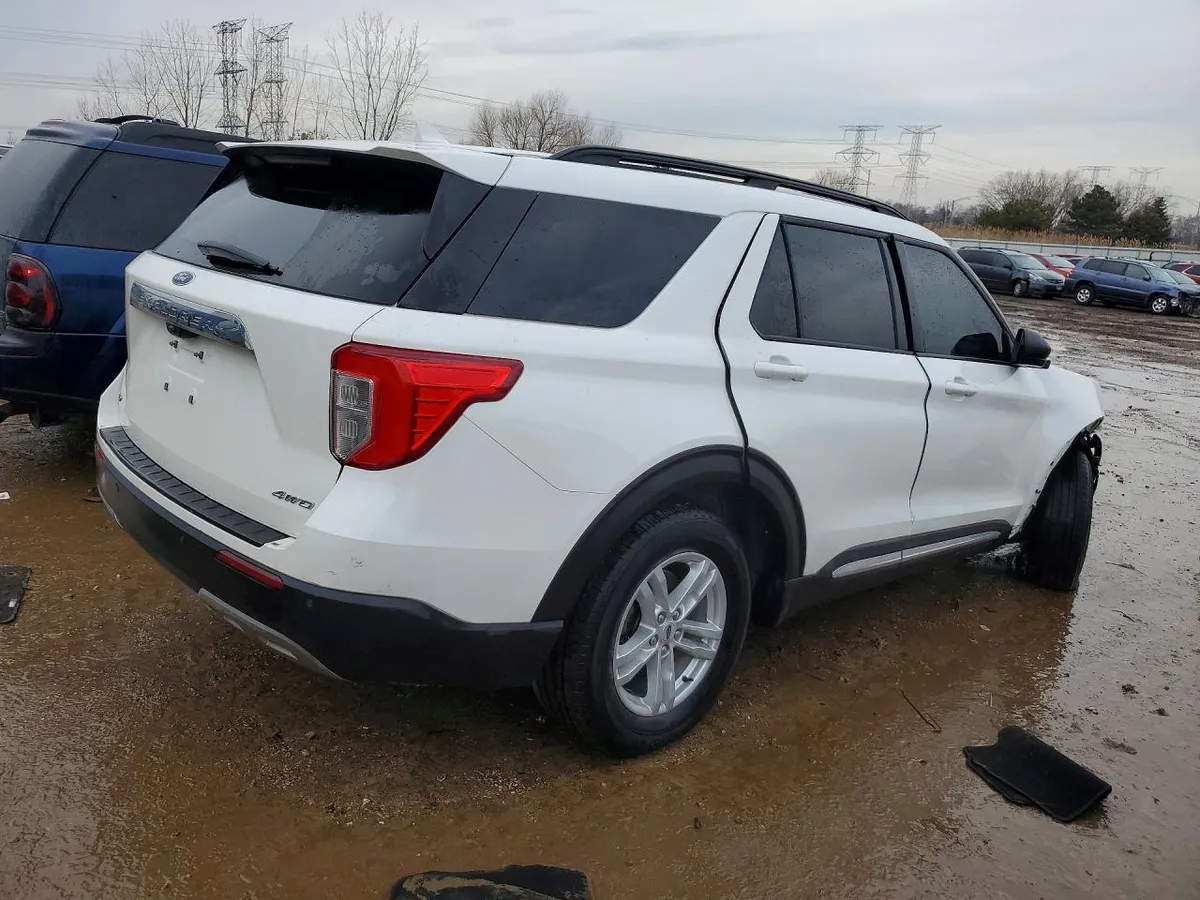 FORD EXPLORER XLT 2023