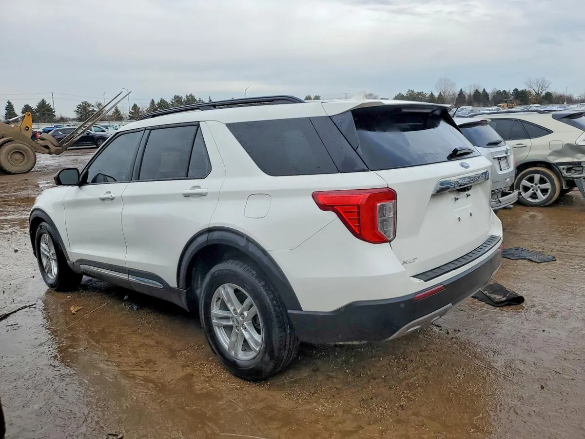 FORD EXPLORER XLT 2023