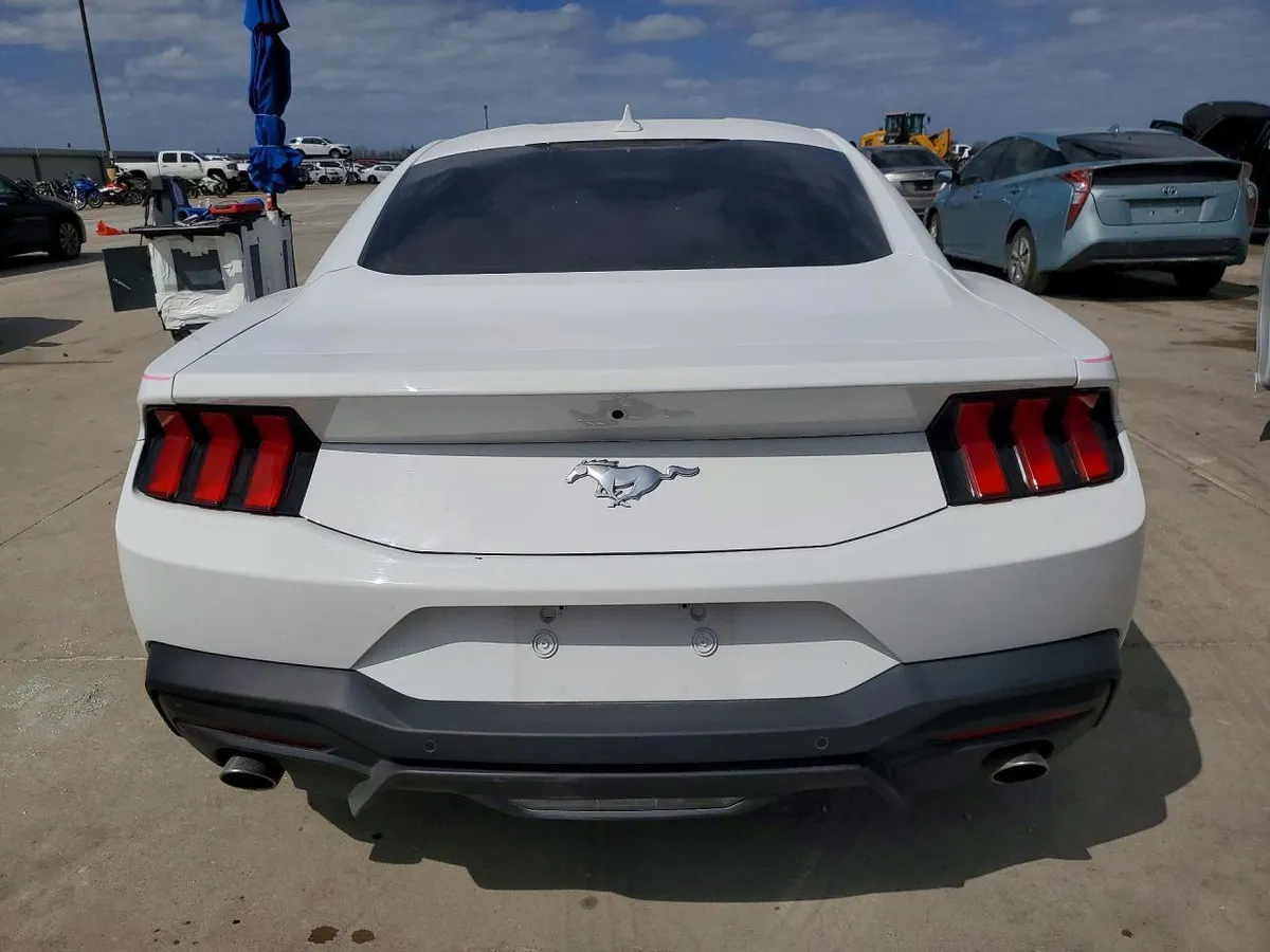 FORD MUSTANG 2023