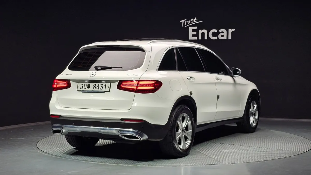 MERCEDES-BENZ GLC ПАНОРАМА LED ПОДОГРЕВЫ ПАМЯТЬ СИДЕНИЙ АССИСТЕНТЫ ВОДИТЕЛЮ И ДРУГИЕ ОПЦИИ 2018