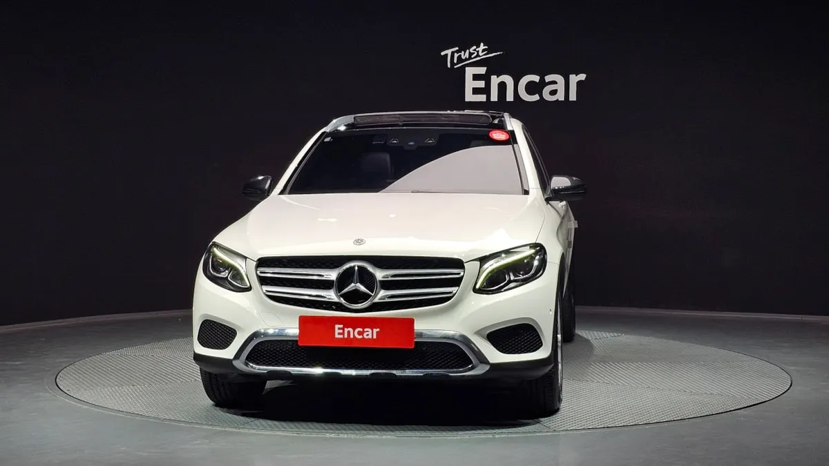 MERCEDES-BENZ GLC ПАНОРАМА LED ПОДОГРЕВЫ ПАМЯТЬ СИДЕНИЙ АССИСТЕНТЫ ВОДИТЕЛЮ И ДРУГИЕ ОПЦИИ 2018