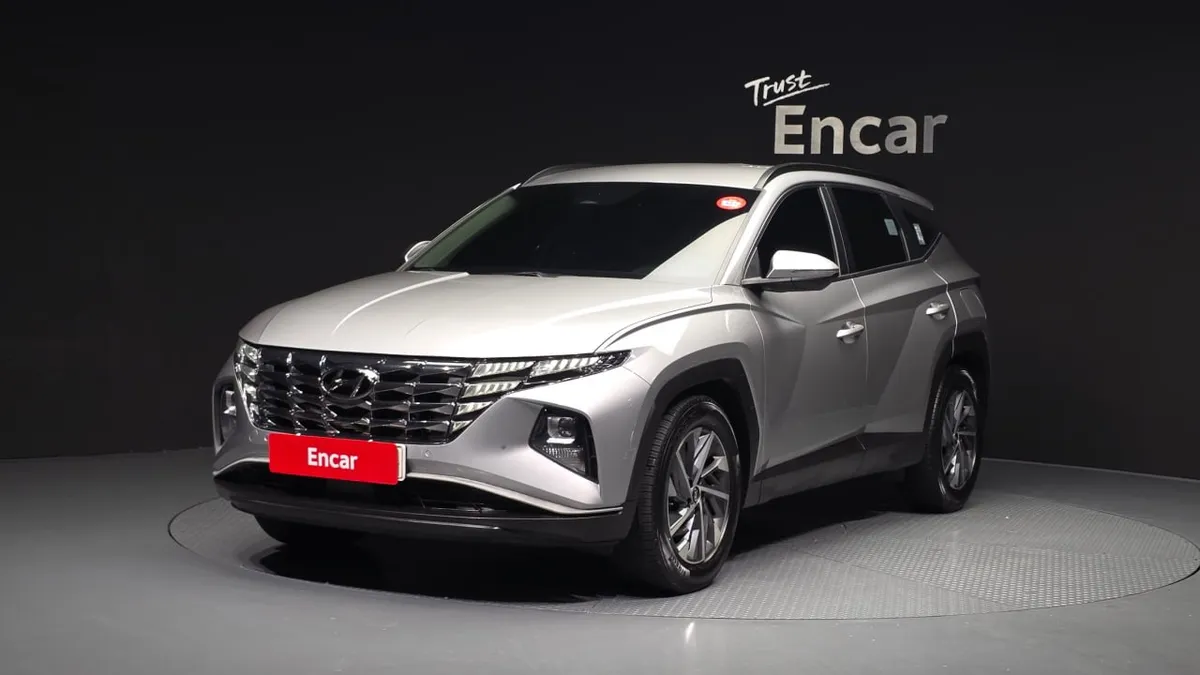HYUNDAI TUCSON КОЖАНЫЕ СИДЕНИЯ С ПОДОГРЕВОМ И ВЕНТИЛЯЦИЕЙ АДАПТИВНЫЙ КРУИЗ АССИСТЕНТЫ ВОДИТЕЛЮ РАСШИРЕННАЯ МУЛЬТИМЕ 2022
