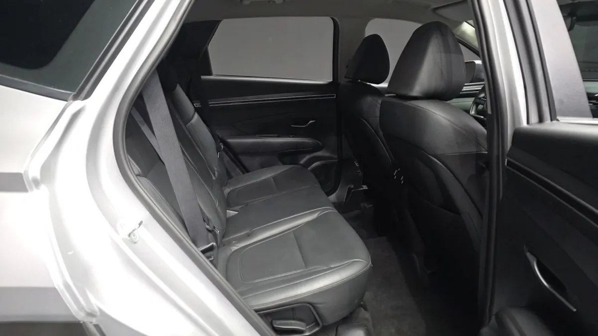 HYUNDAI TUCSON КОЖАНЫЕ СИДЕНИЯ С ПОДОГРЕВОМ И ВЕНТИЛЯЦИЕЙ АДАПТИВНЫЙ КРУИЗ АССИСТЕНТЫ ВОДИТЕЛЮ РАСШИРЕННАЯ МУЛЬТИМЕ 2022