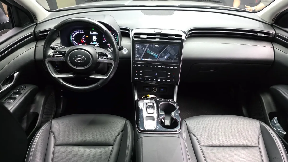 HYUNDAI TUCSON КОЖАНЫЕ СИДЕНИЯ С ПОДОГРЕВОМ И ВЕНТИЛЯЦИЕЙ АДАПТИВНЫЙ КРУИЗ АССИСТЕНТЫ ВОДИТЕЛЮ РАСШИРЕННАЯ МУЛЬТИМЕ 2022