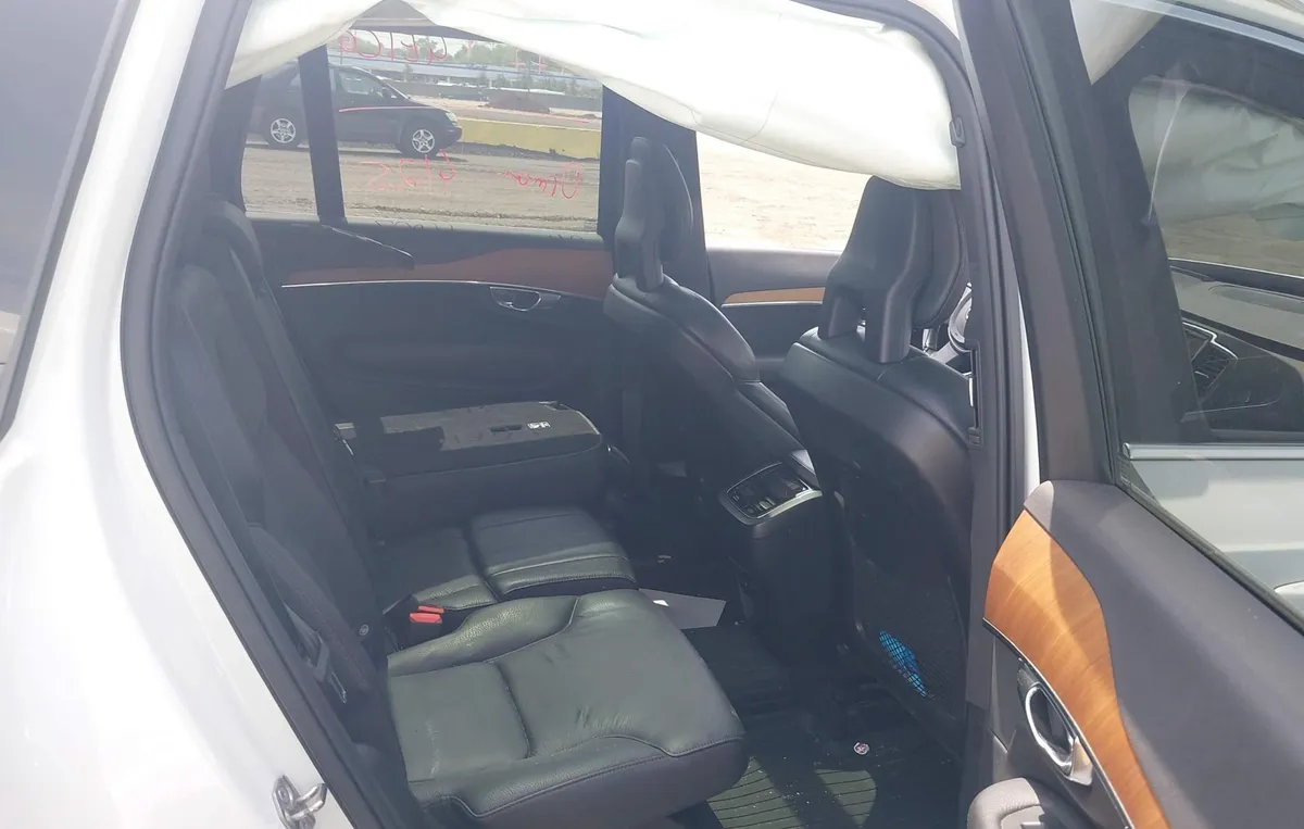 VOLVO XC90 T5 MOMENTUM 7 PASSENGER 2021