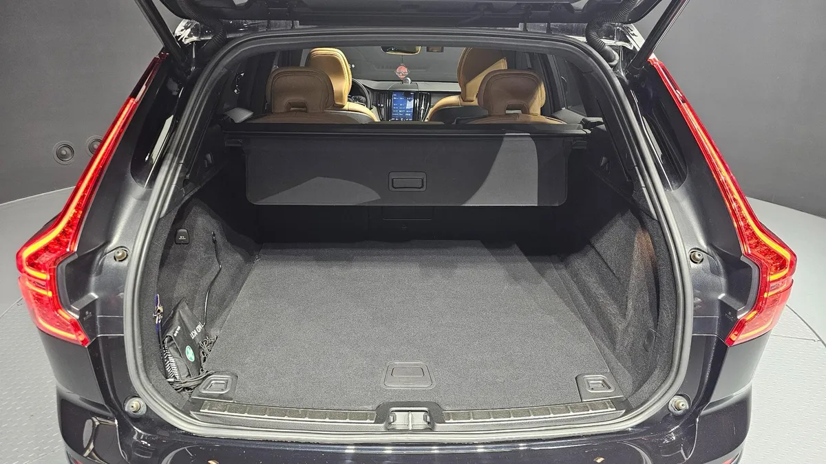 VOLVO XC-60 GEN D5 МАКСИМАЛЬНАЯ АКУСТИКА BOWERS&WILKINS КАМЕРЫ 360 ПРОЕКЦИЯ НА ЛОБОВОЕ СТЕКЛО ПАНОРАМА ПОДОГРЕВ ВСЕХ СИ 2018
