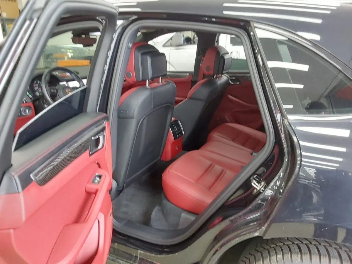 PORSCHE MACAN 2023