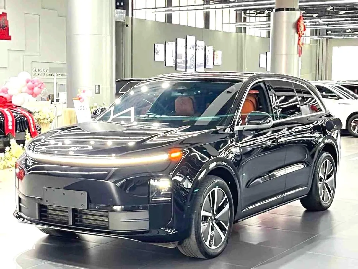 LI AUTO L6 PRO 2024