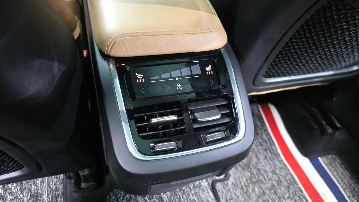 VOLVO XC-60 GEN D5 МАКСИМАЛЬНАЯ АКУСТИКА BOWERS&WILKINS КАМЕРЫ 360 ПРОЕКЦИЯ НА ЛОБОВОЕ СТЕКЛО ПАНОРАМА ПОДОГРЕВ ВСЕХ СИ 2018