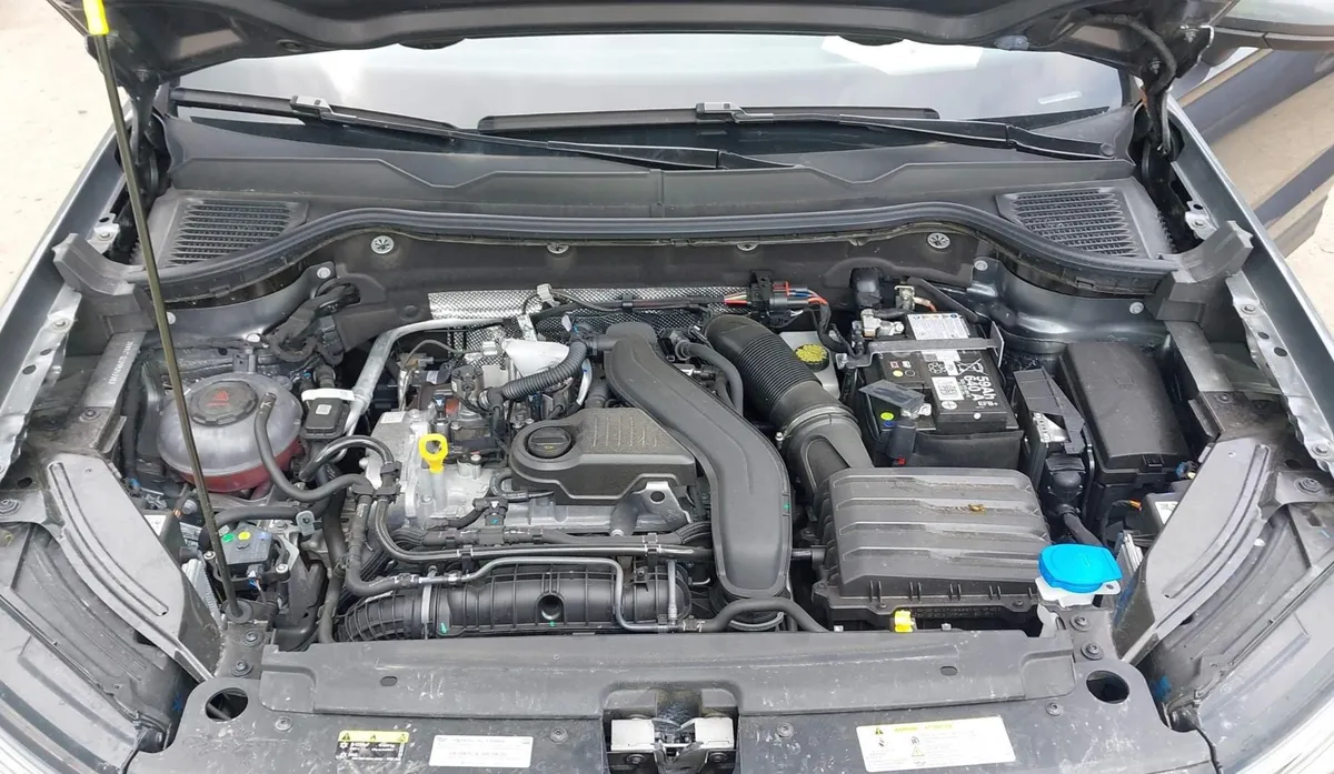VOLKSWAGEN TAOS SE 2025
