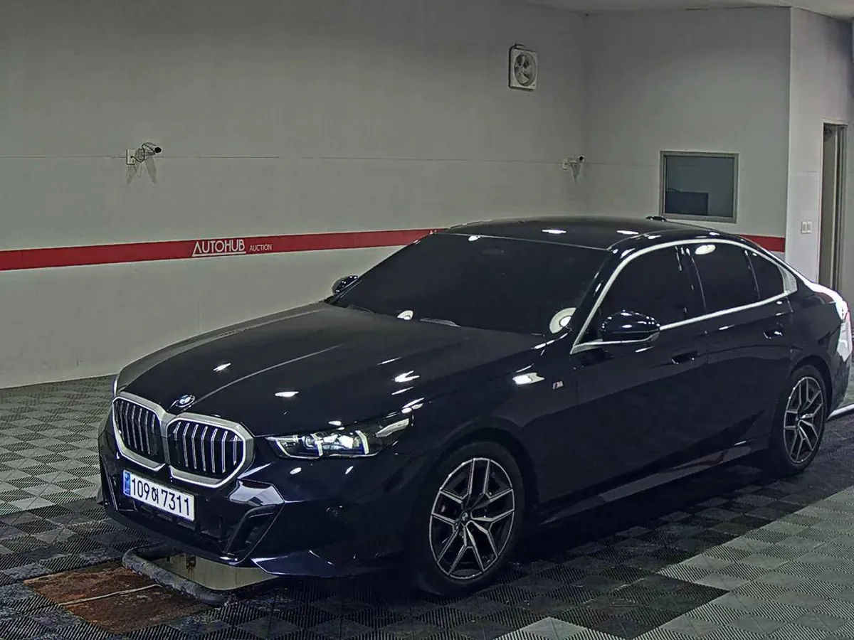 BMW 5- 2024