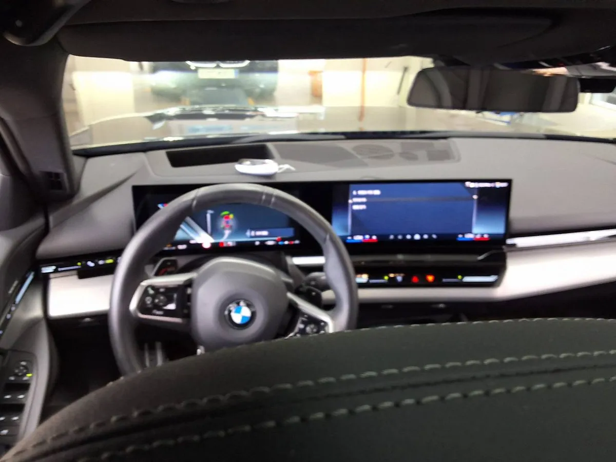 BMW 5- 2024