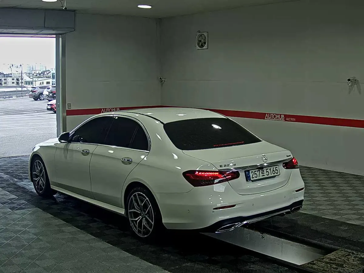 MERCEDES-BENZ E- 2021
