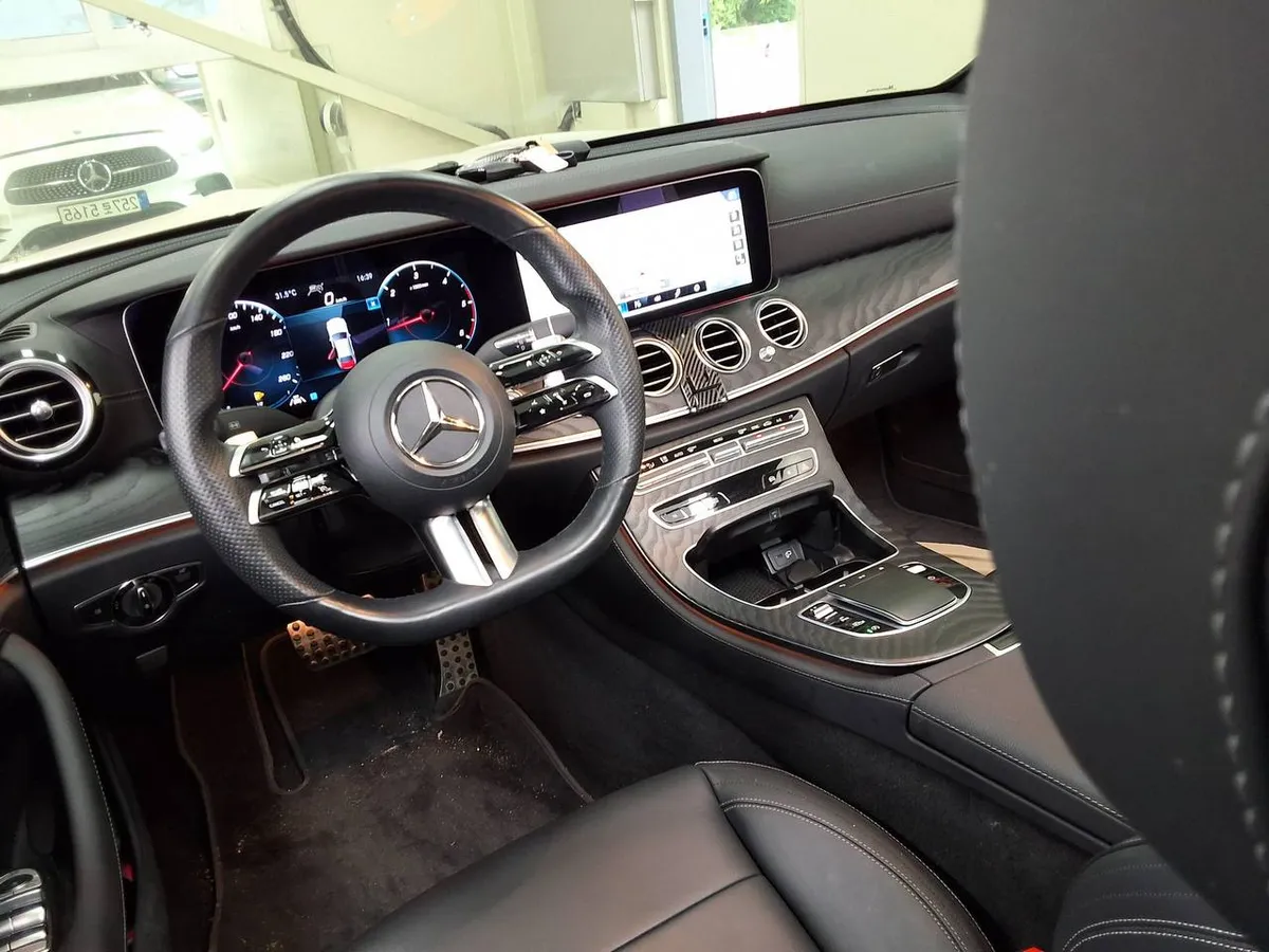 MERCEDES-BENZ E- 2021