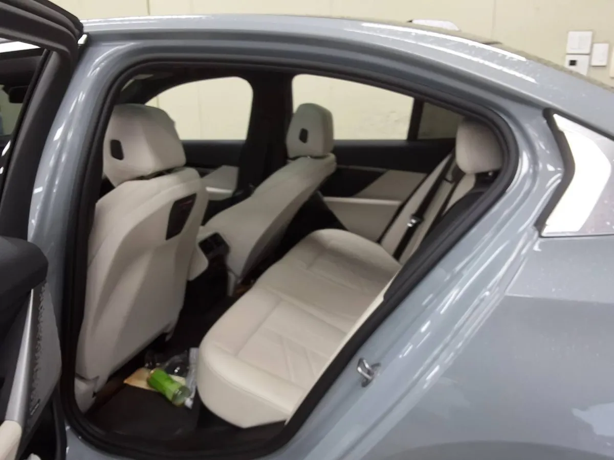 BMW 5- 2024