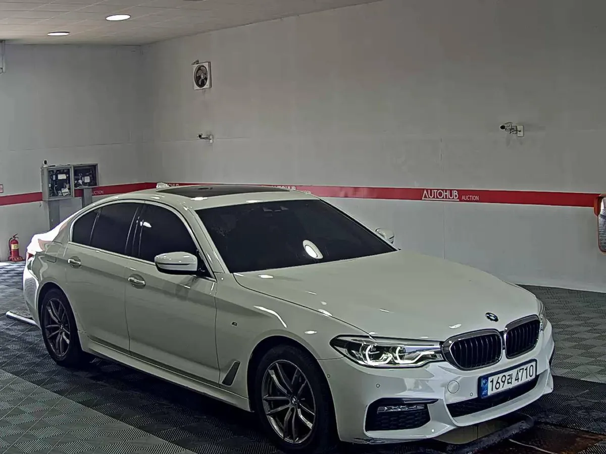 BMW 5- 2017