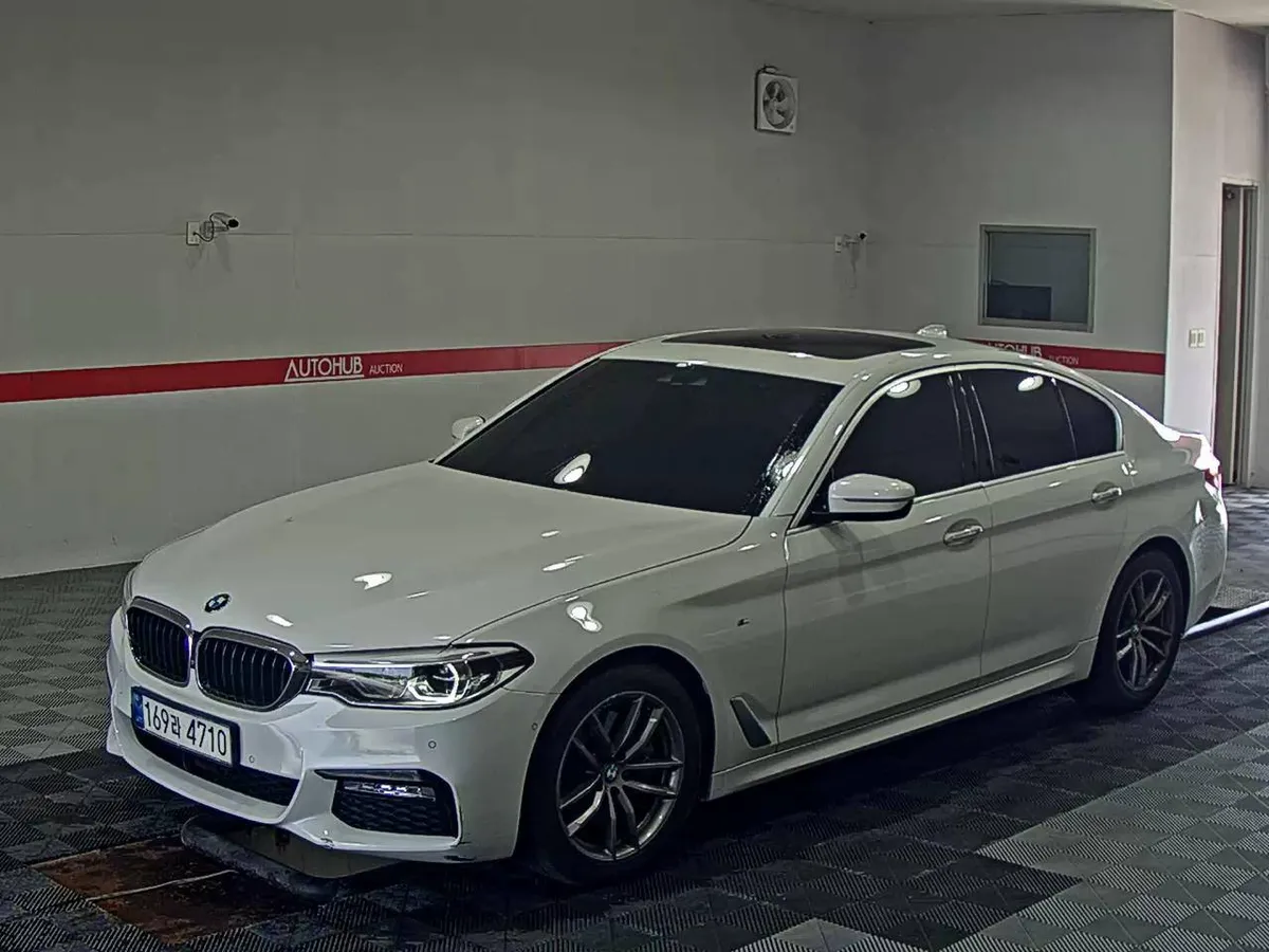 BMW 5- 2017