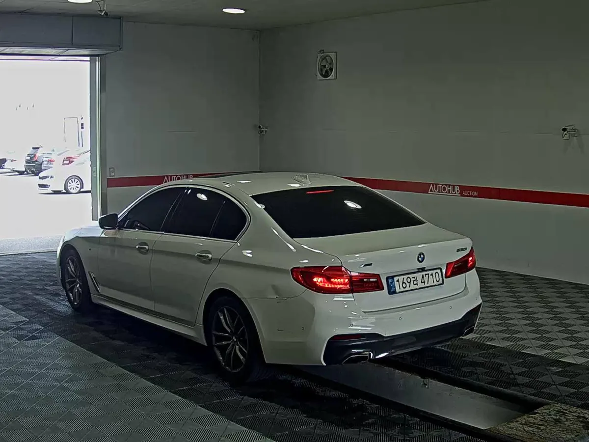 BMW 5- 2017