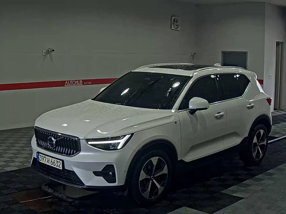 VOLVO XC40 2023