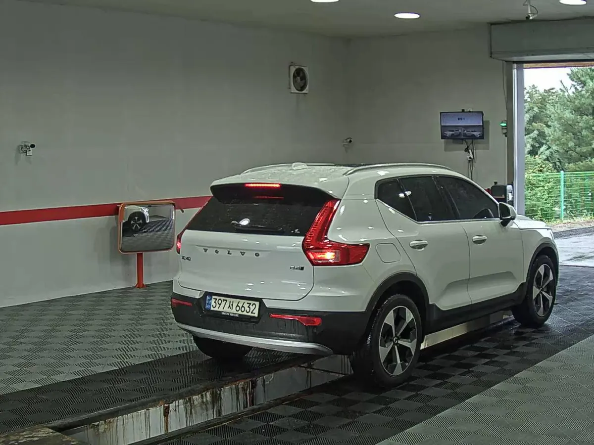 VOLVO XC40 2023