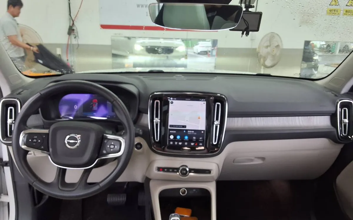 VOLVO XC40 2023