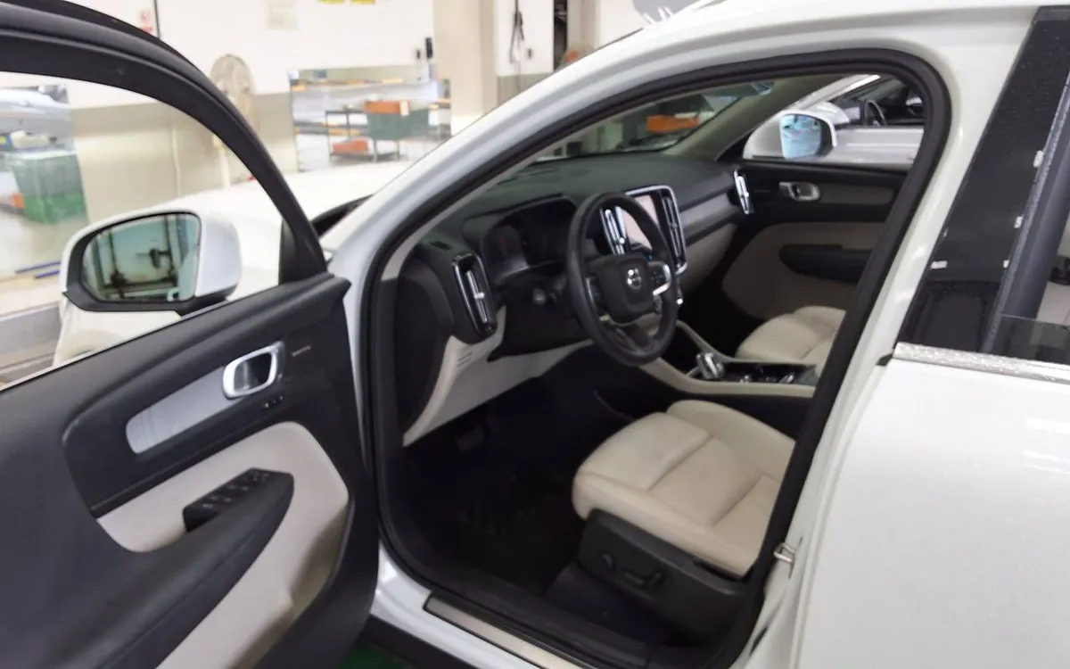 VOLVO XC40 2023