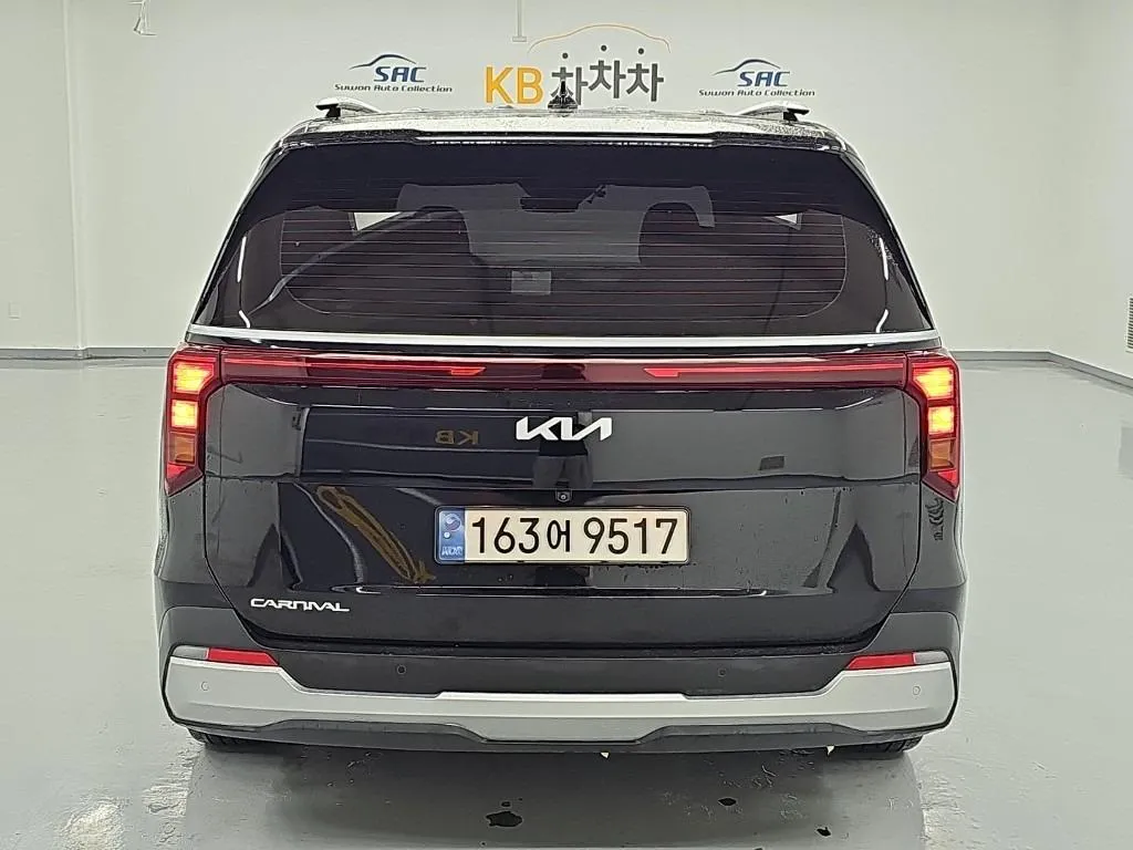 KIA CARNIVAL PRESTIGE 2024