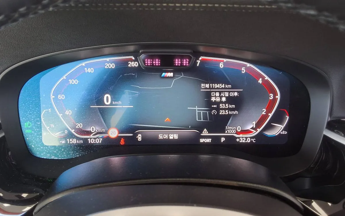 BMW 5- 2022