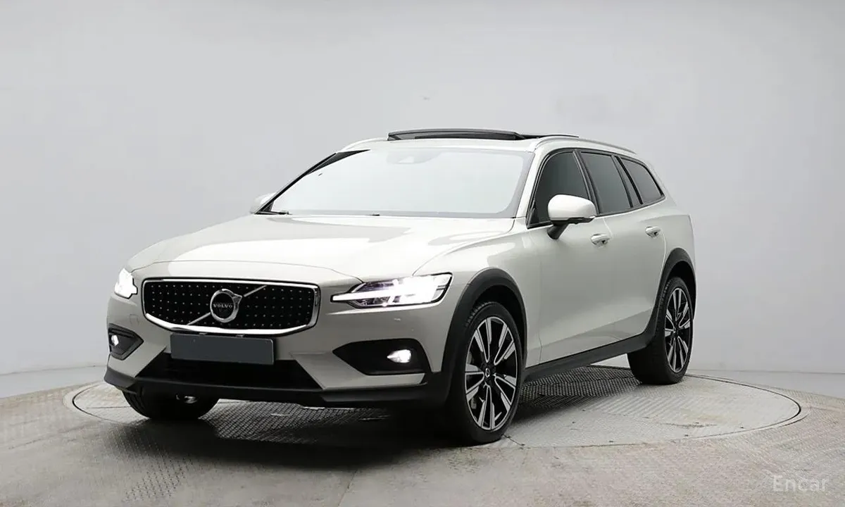 VOLVO V60 CROSS COUNTRY B5 2022