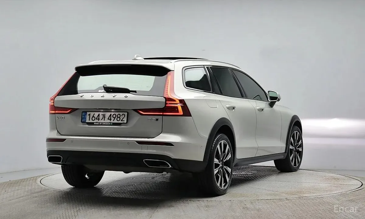 VOLVO V60 CROSS COUNTRY B5 2022