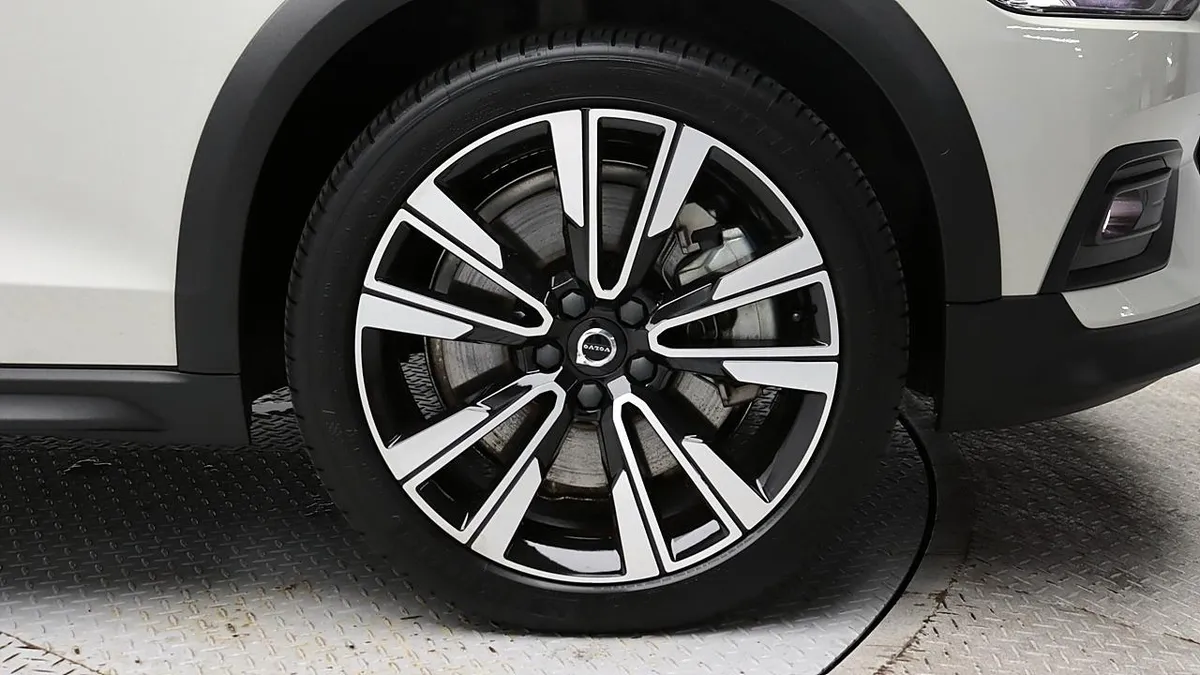 VOLVO V60 CROSS COUNTRY B5 2022