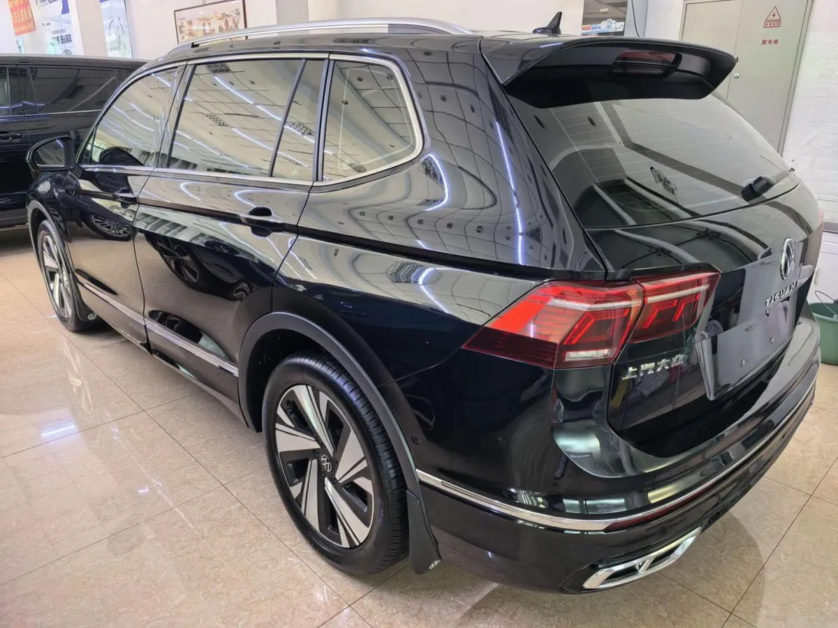 VOLKSWAGEN TIGUAN L PREMIUM 2023