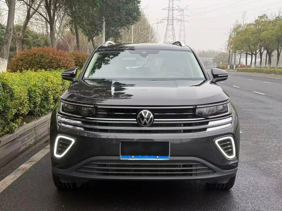 VOLKSWAGEN TAVENDOR ПАНОРАМНАЯ КРЫША ЦИФРОВАЯ ПРИБОРНАЯ ПАНЕЛЬ АДАПТИВНЫЙ КРУИЗ ЭЛЕКТРОПРИВОД БАГАЖНИКА И МНОГИЕ ДРУГИЕ 2023