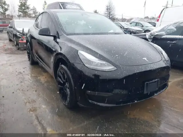 TESLA MODEL Y LONG RANGE 2024