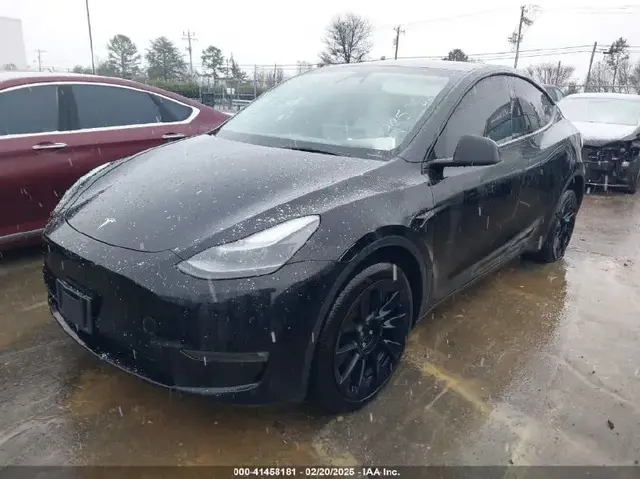 TESLA MODEL Y LONG RANGE 2024