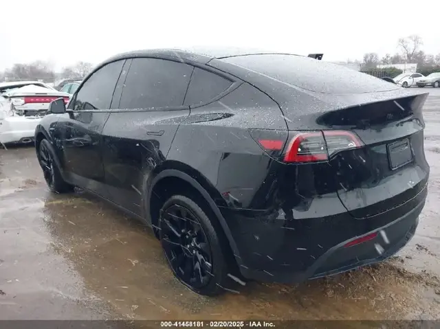TESLA MODEL Y LONG RANGE 2024