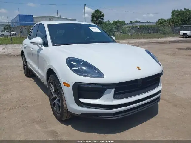 PORSCHE MACAN T 2023
