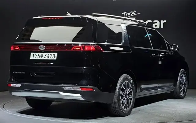 KIA CARNIAL 4TH GEN 9-SEATER 2020