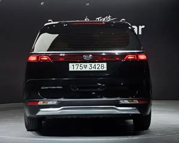 KIA CARNIAL 4TH GEN 9-SEATER 2020