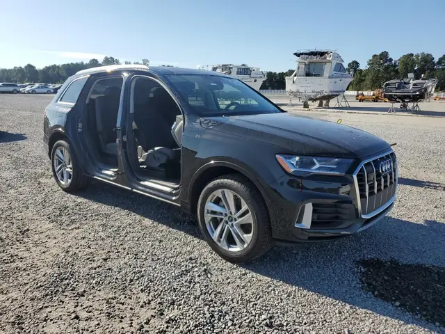 AUDI Q7 2022