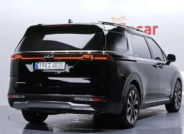 KIA CARNIVAL 9-SEATER SIGNATURE 2021