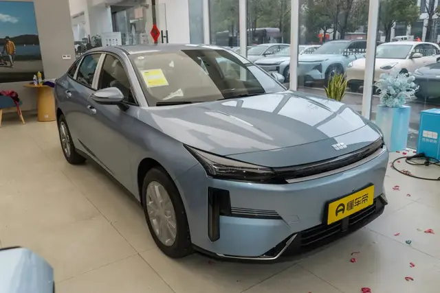 GEELY GALAXY L6 LONG-DISTANCE EDITION 2025