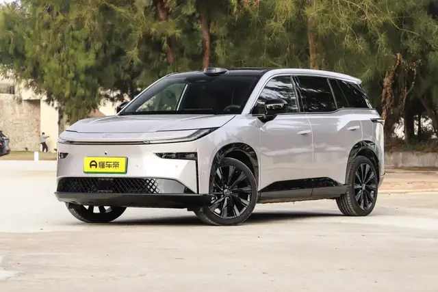 TOYOTA 3X MAX PLATINUM 3X 610 MAX 2025