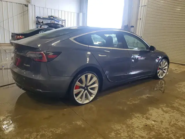 TESLA MODEL 3 PERFOMANCE 2018