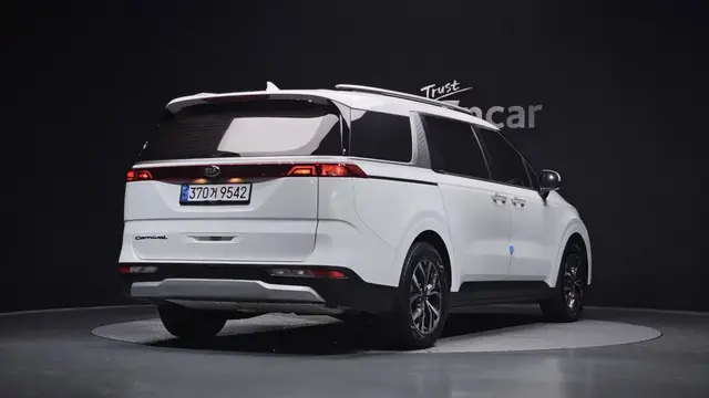 KIA CARNIVAL 9-SEATER PRESTIGE 2021