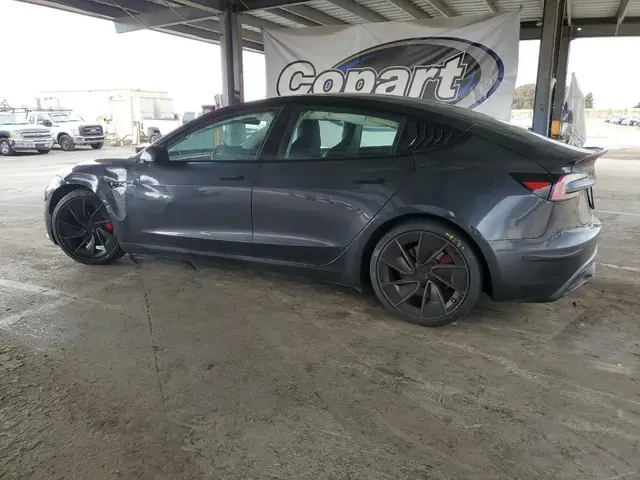 TESLA MODEL 3 2024