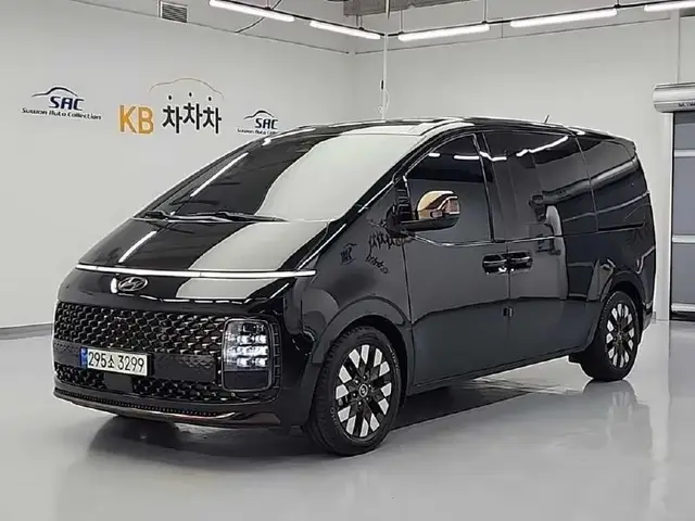 HYUNDAI STARIA LOUNGE STARIA 4WD LOUNGE 7-SEATER 2021