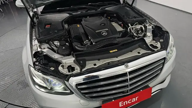 MERCEDES-BENZ W213 E300 4MATIC 2019