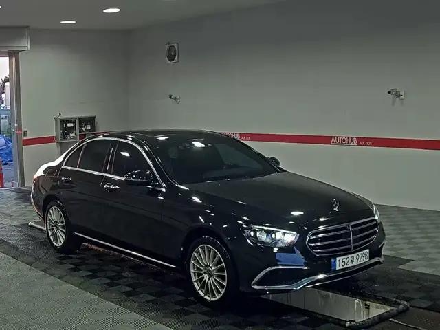 MERCEDES-BENZ W213 E220D 4MATIC 2020